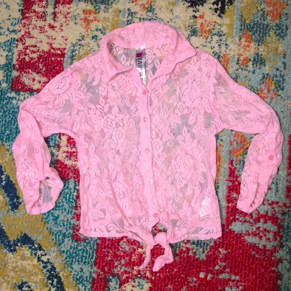 Beautees Other - 🧜🏼‍♀️3 for $15 item!🧜🏼‍♀️ lace blouse